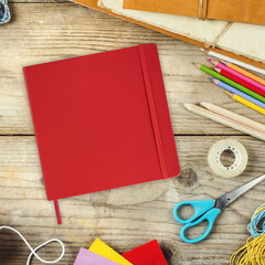 Скетчбук, слоновая кость 140 г/<wbr/>м<sup>2</sup> 200&times;200 мм, 80 л., КОЖЗАМ, резинка, BRAUBERG ART CLASSIC, красный, 113195