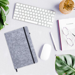 Блокнот А5 138&times;213 мм BRAUBERG &laquo;Voylok&raquo;, войлок, резинка, держатель, 80 л., клетка, серый, 117135