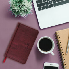 Еженедельник датированный 2026 МАЛЫЙ ФОРМАТ 95&times;155 мм, А6, BRAUBERG &laquo;Wood&raquo;, под кожу, бордо, 117196