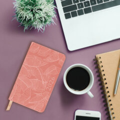 Еженедельник датированный 2026 МАЛЫЙ ФОРМАТ 95&times;155 мм, А6, BRAUBERG &laquo;Foliage&raquo;, под кожу, розовый, 117199