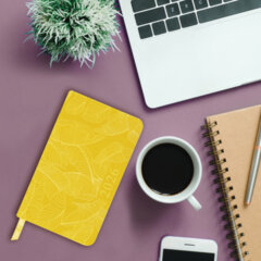 Еженедельник датированный 2026 МАЛЫЙ ФОРМАТ 95&times;155 мм, А6, BRAUBERG &laquo;Foliage&raquo;, под кожу, желтый, 117200