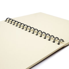 Скетчбук, слоновая кость 150 г/<wbr/>м<sup>2</sup>, 148&times;210 мм, 30 л., гребень, BRAUBERG ART CLASSIC, 128948