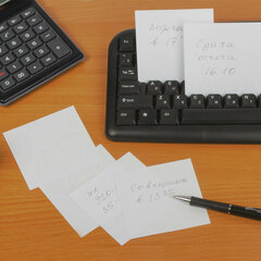 Блок для записей STAFF в подставке прозрачной, куб 9&times;9&times;5 см, белый, белизна 70-80%, 129194