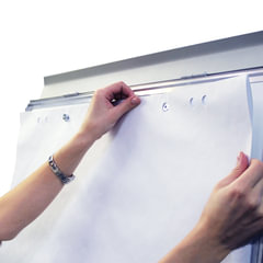 Доска-флипчарт магнитно-маркерная 70&times;100 см, держатели для бумаг, ГАРАНТИЯ 10 ЛЕТ, РОССИЯ, BRAUBERG, 236160