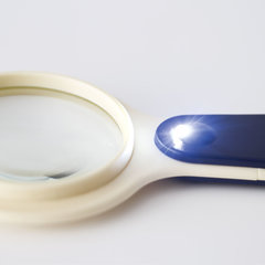 Лупа просмотровая STAFF &laquo;Manager&raquo;, С ПОДСВЕТКОЙ, диаметр 50 мм, увеличение 5, корпус сине-бежевый, 454125