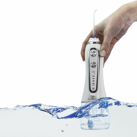 Ирригатор для полости рта REVYLINE RL 450, портативный, емкость резервуара 0,24 л, 5 насадок, белый