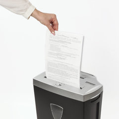 Уничтожитель (шредер) BRAUBERG S12, 4 уровень секретности, фрагменты 4&times;35 мм, 12 листов, корзина 25 литров, 531774