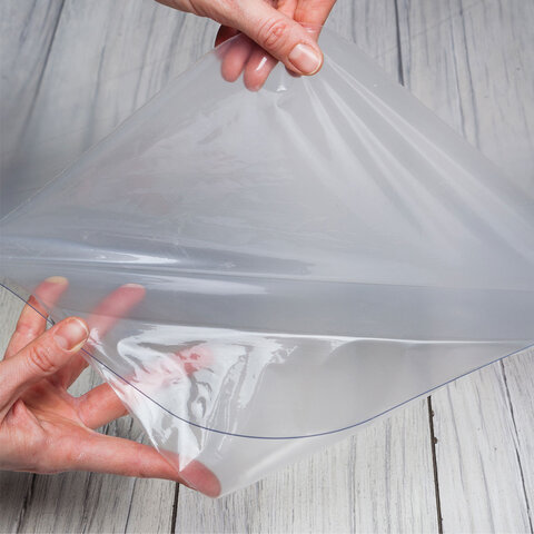 Коврик защитный напольный BRABIX, эконом, ПЭТ, 100*120 см, глянец, 0,5мм, рулон в коробе, 701979